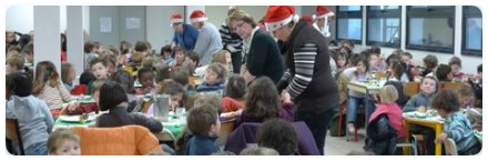 enfants à la cantine